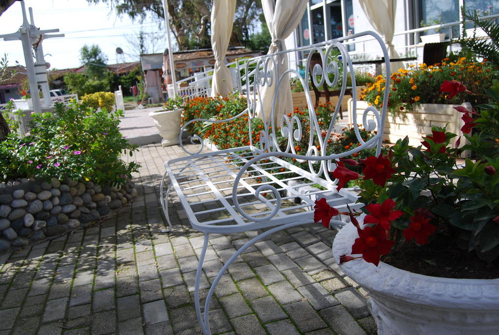 Hotel Marika Golem  Bagian luar foto
