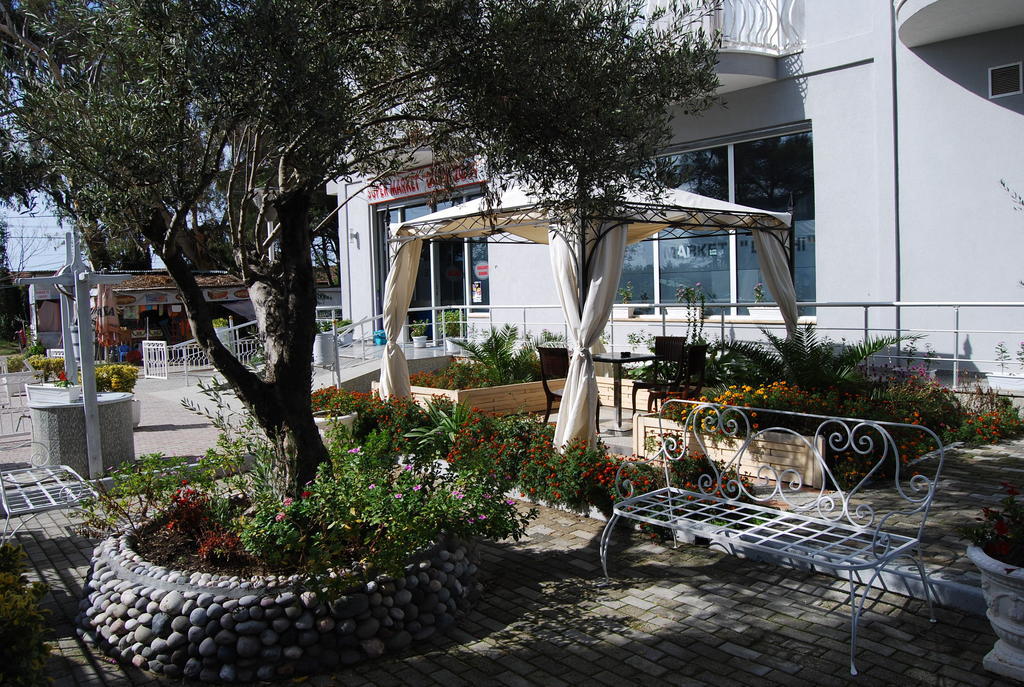 Hotel Marika Golem  Bagian luar foto