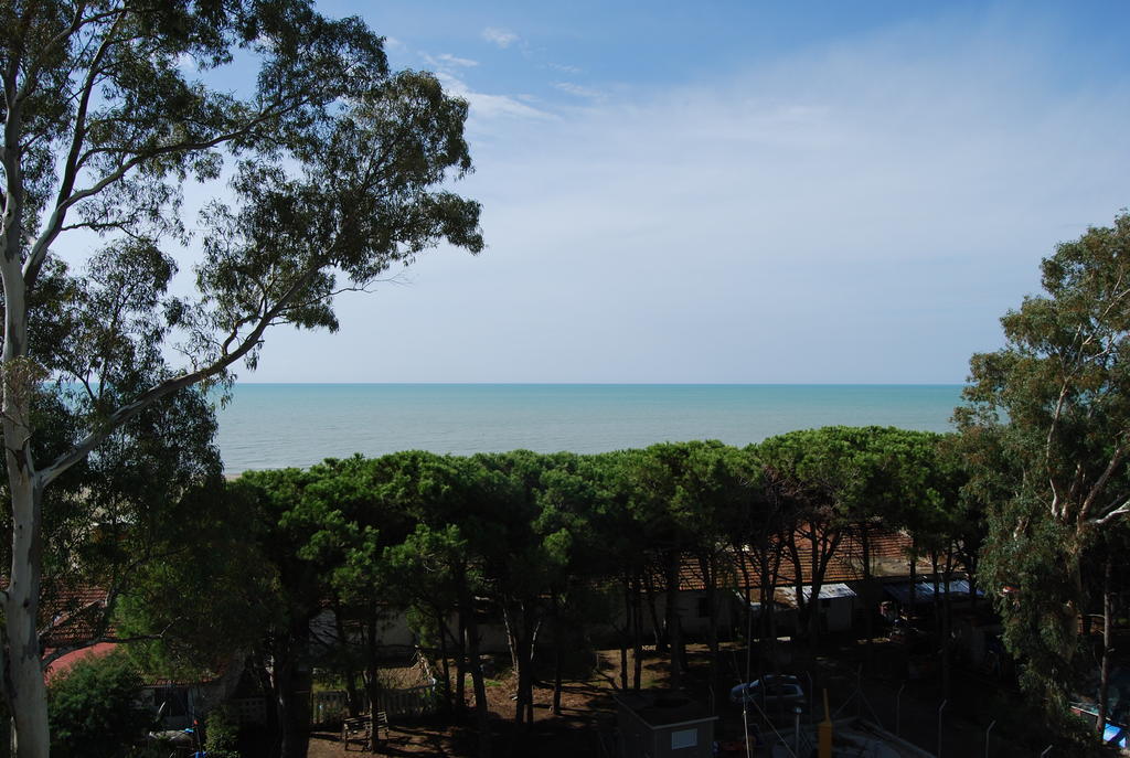 Hotel Marika Golem  Ruang foto