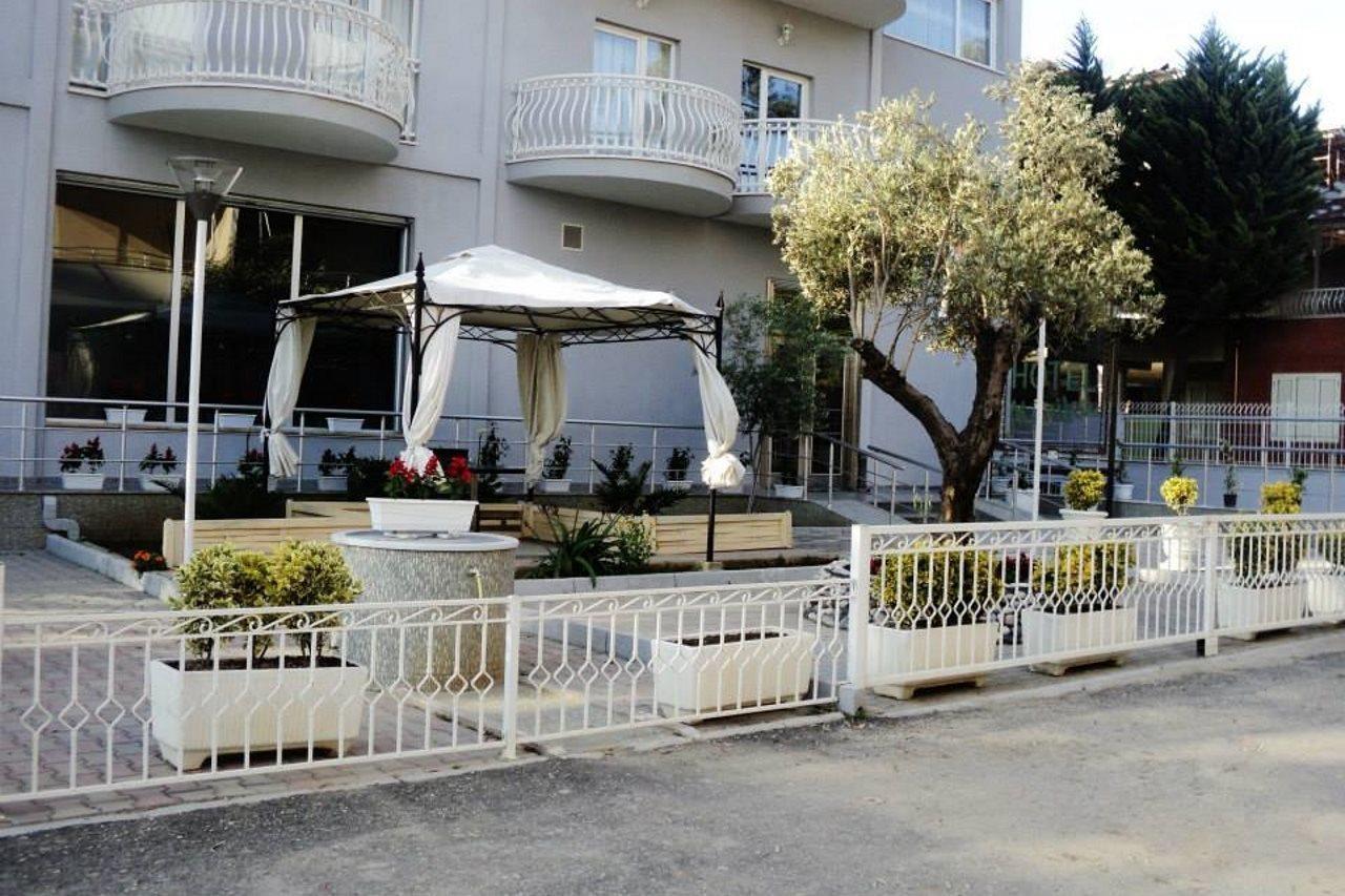 Hotel Marika Golem  Bagian luar foto