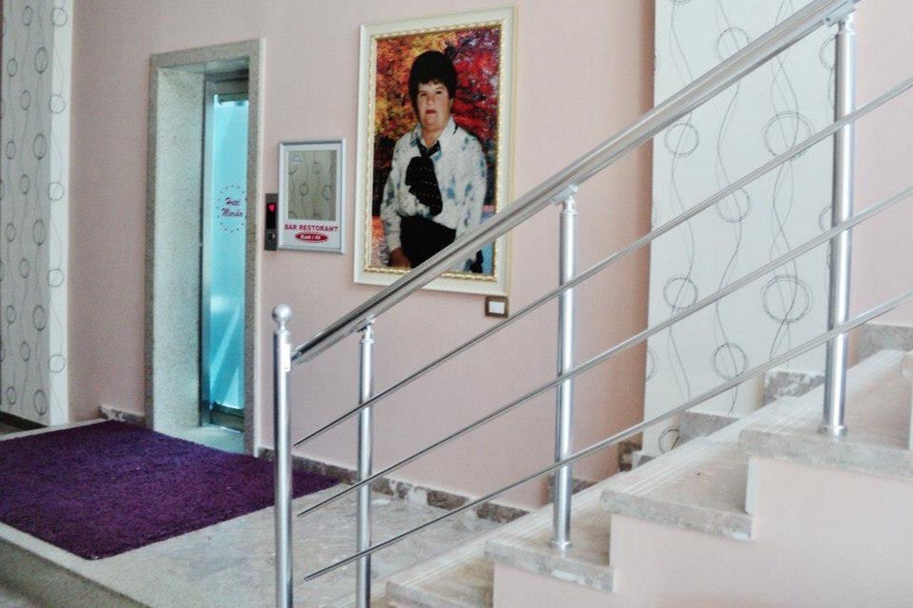 Hotel Marika Golem  Bagian luar foto