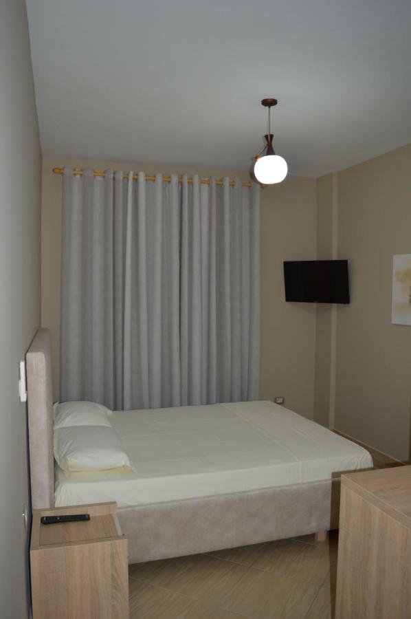 Hotel Marika Golem  Bagian luar foto