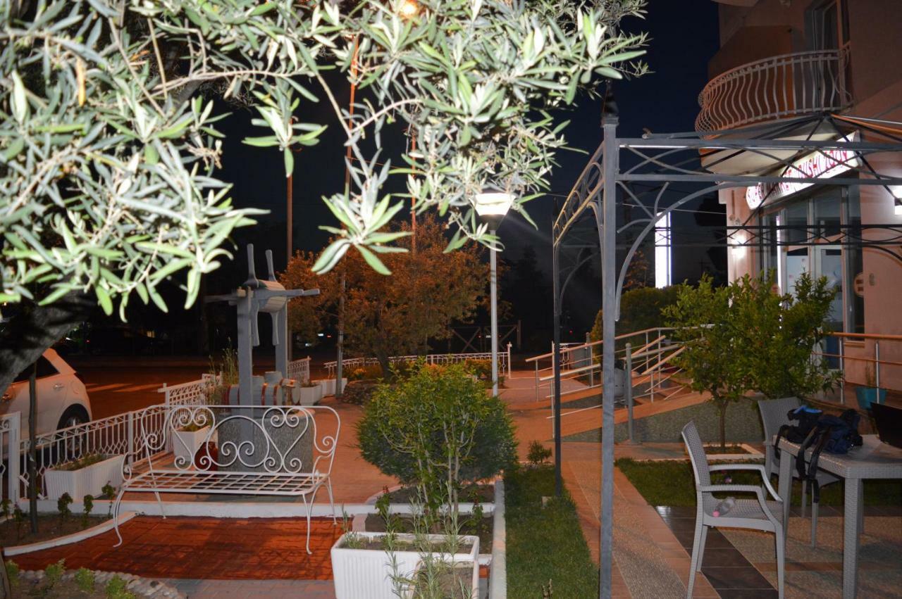 Hotel Marika Golem  Bagian luar foto