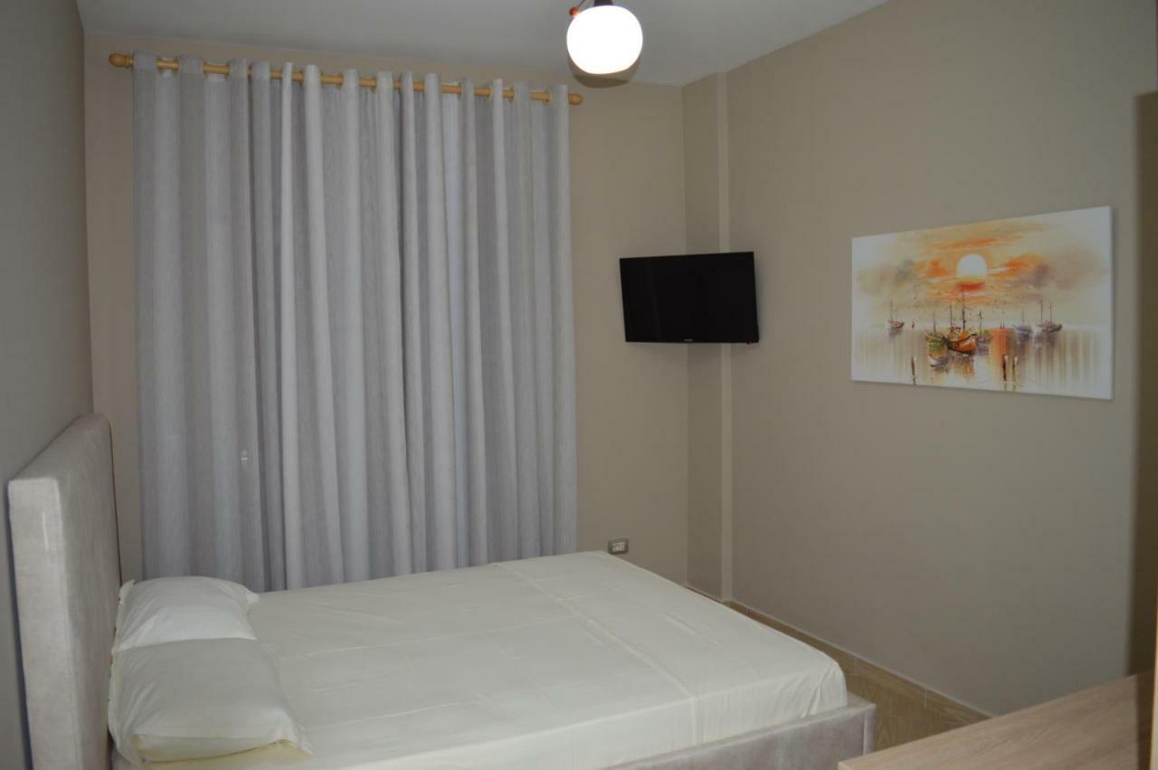 Hotel Marika Golem  Bagian luar foto
