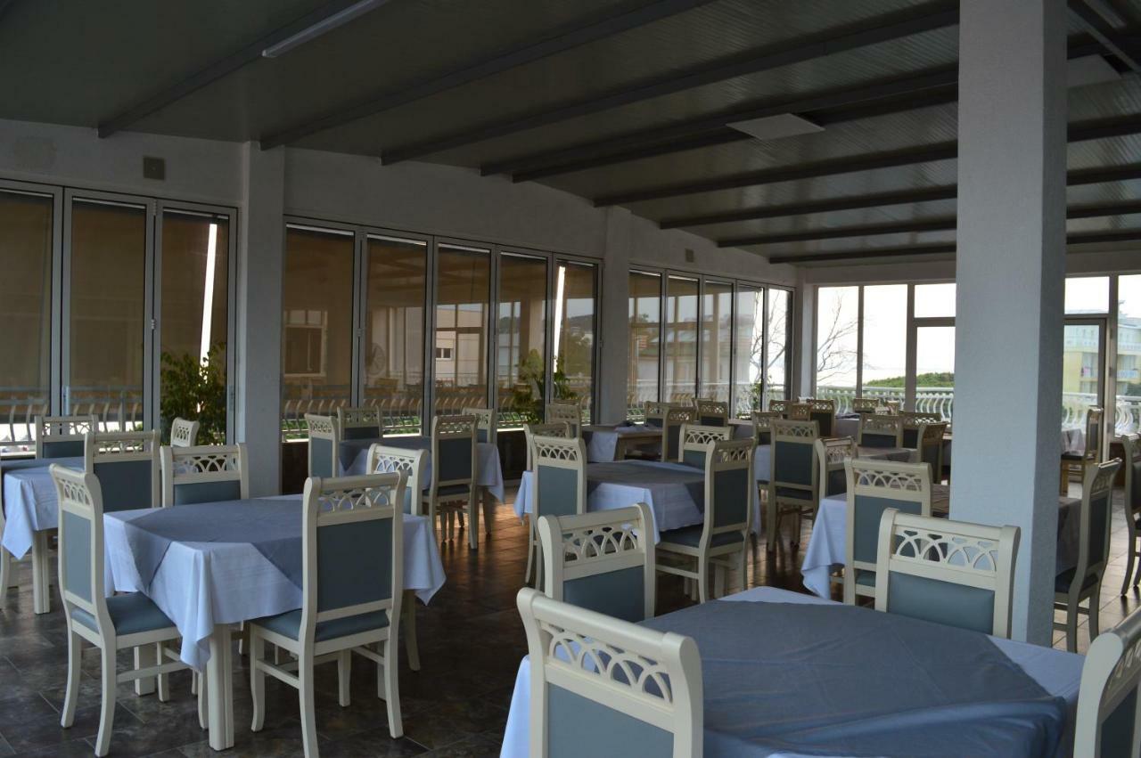 Hotel Marika Golem  Bagian luar foto