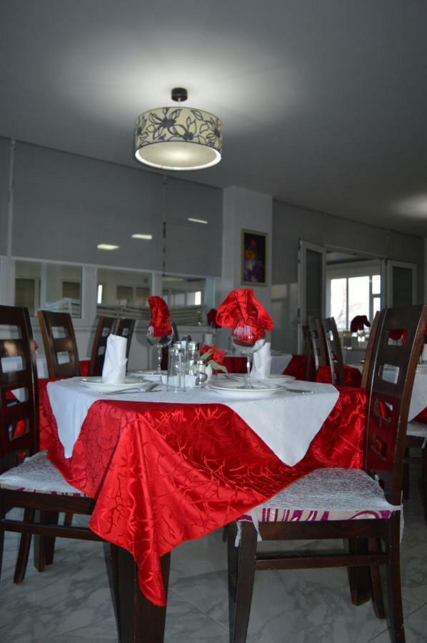 Hotel Marika Golem  Bagian luar foto